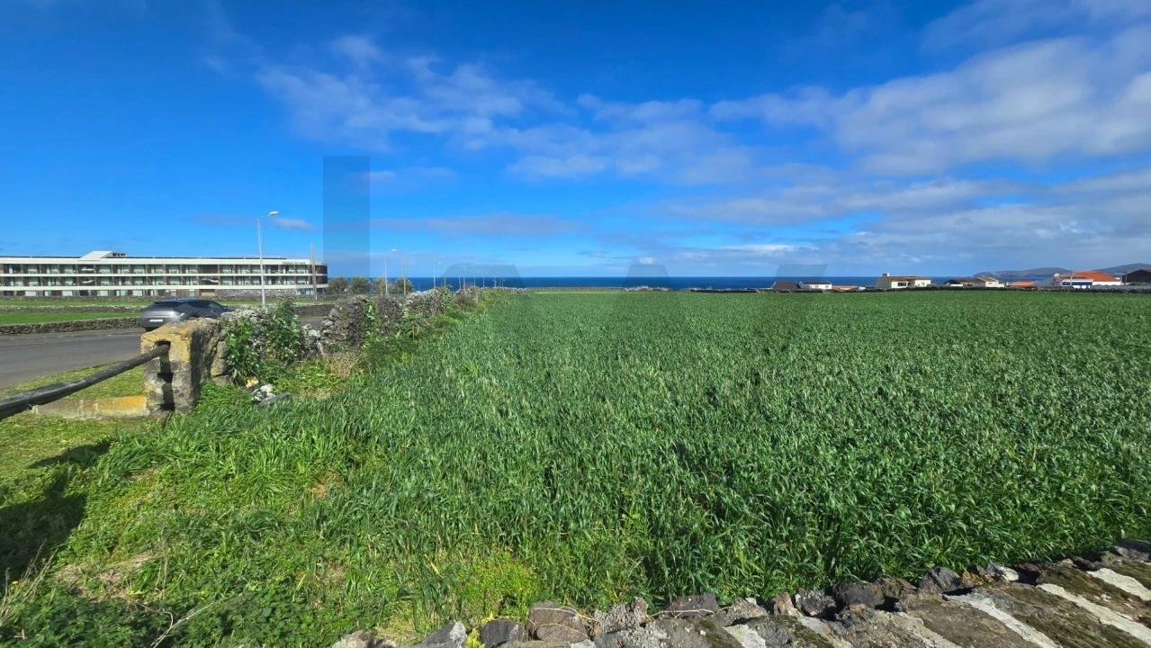 Terreno para Venda em Calhetas Foto 2