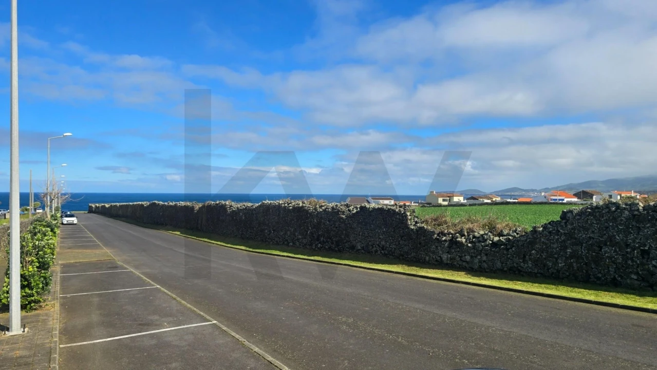 Terreno para Venda em Calhetas Foto 7