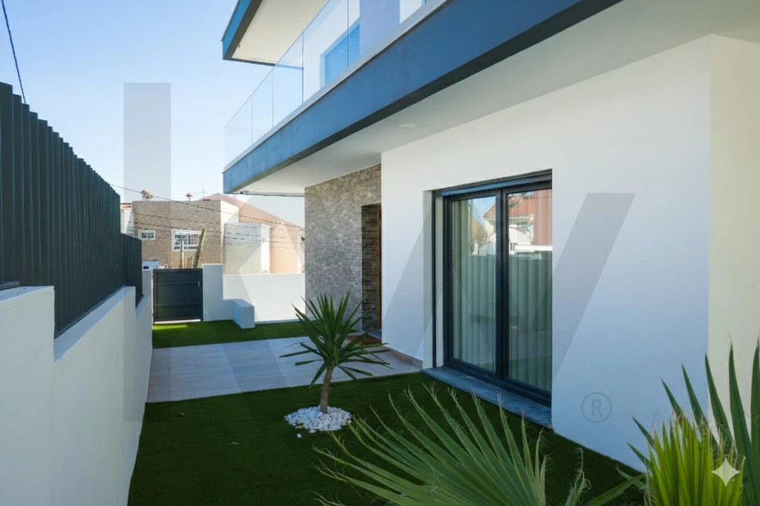 Moradia T4 para Venda em Pontinha e Famões Foto 7