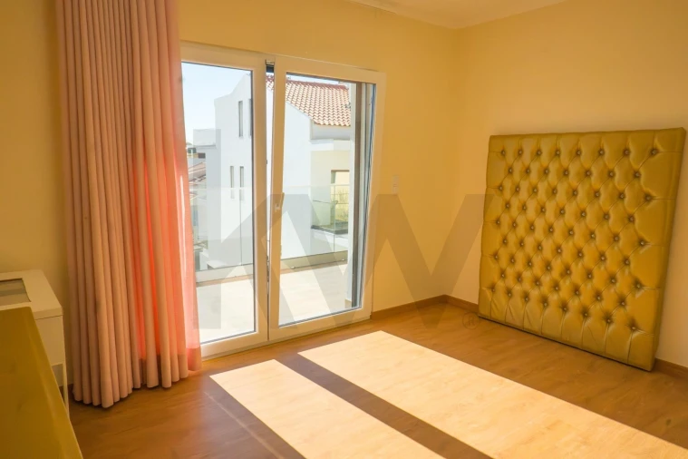 Moradia T4 para Venda em Pontinha e Famões Foto 28