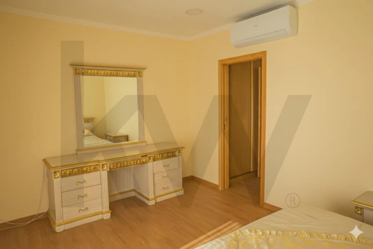 Moradia T4 para Venda em Pontinha e Famões Foto 23