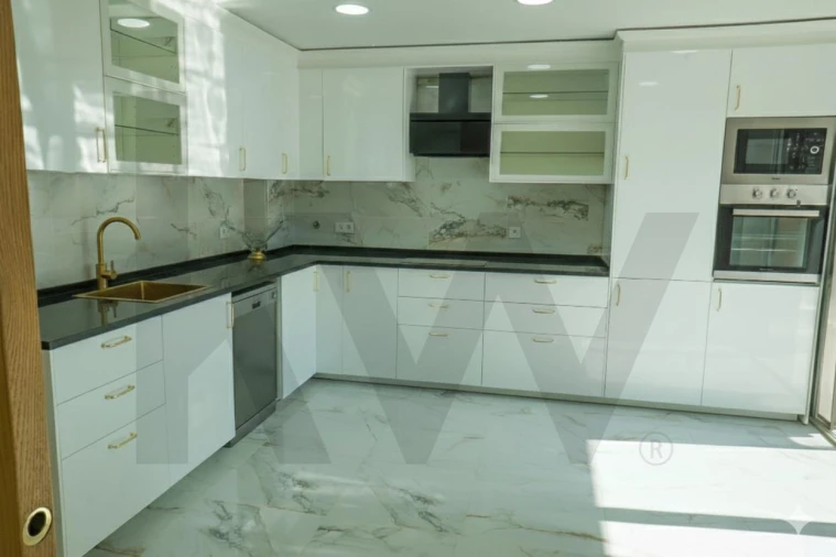 Moradia T4 para Venda em Pontinha e Famões Foto 15