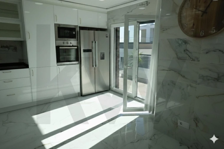 Moradia T4 para Venda em Pontinha e Famões Foto 16