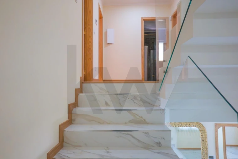 Moradia T4 para Venda em Pontinha e Famões Foto 21