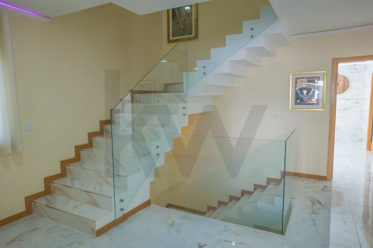 Moradia T4 para Venda em Pontinha e Famões Foto 20