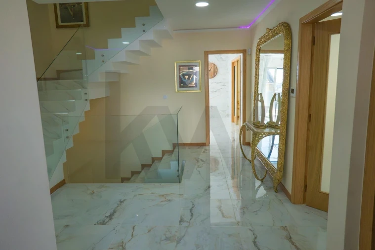 Moradia T4 para Venda em Pontinha e Famões Foto 9