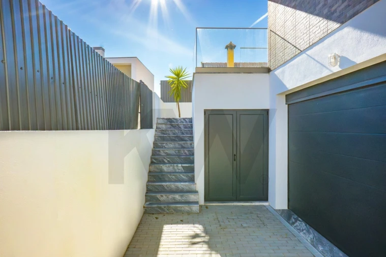 Moradia T4 para Venda em Pontinha e Famões Foto 48