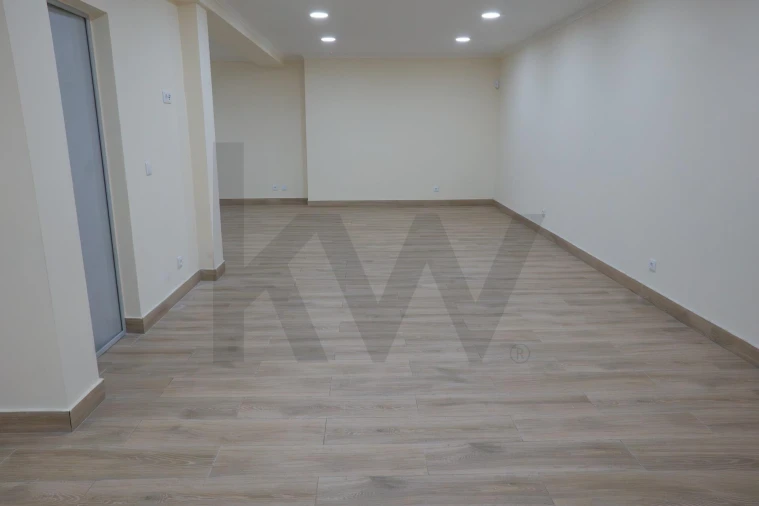 Moradia T4 para Venda em Pontinha e Famões Foto 45