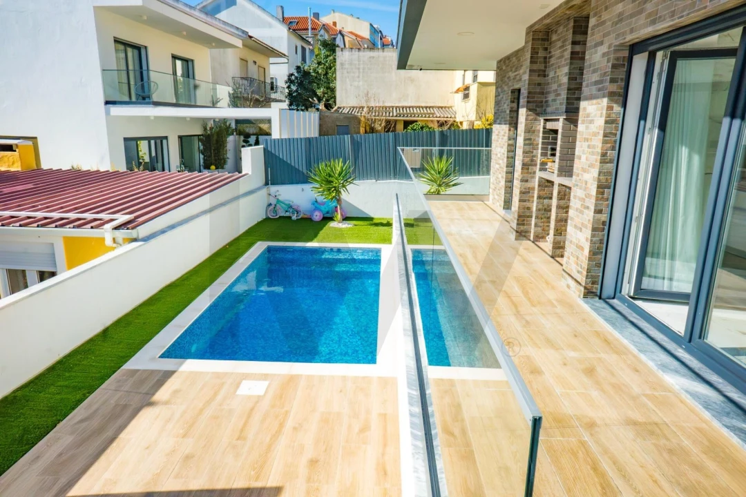 Moradia T4 para Venda em Pontinha e Famões Foto 50