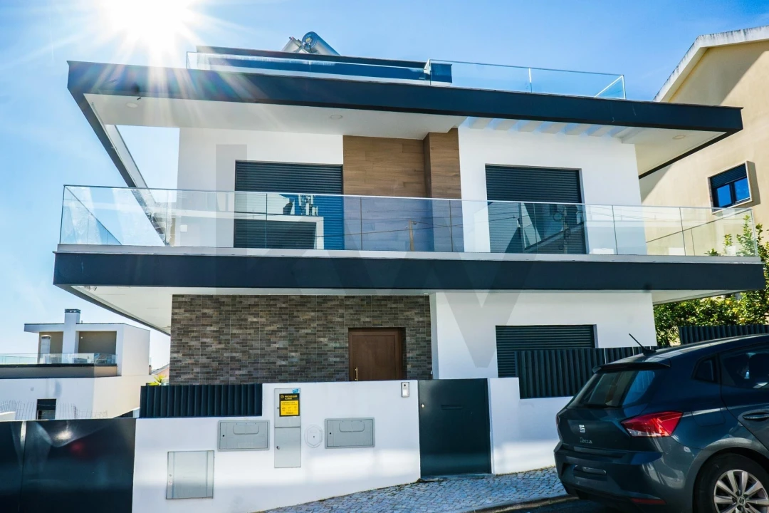 Moradia T4 para Venda em Pontinha e Famões Foto 2