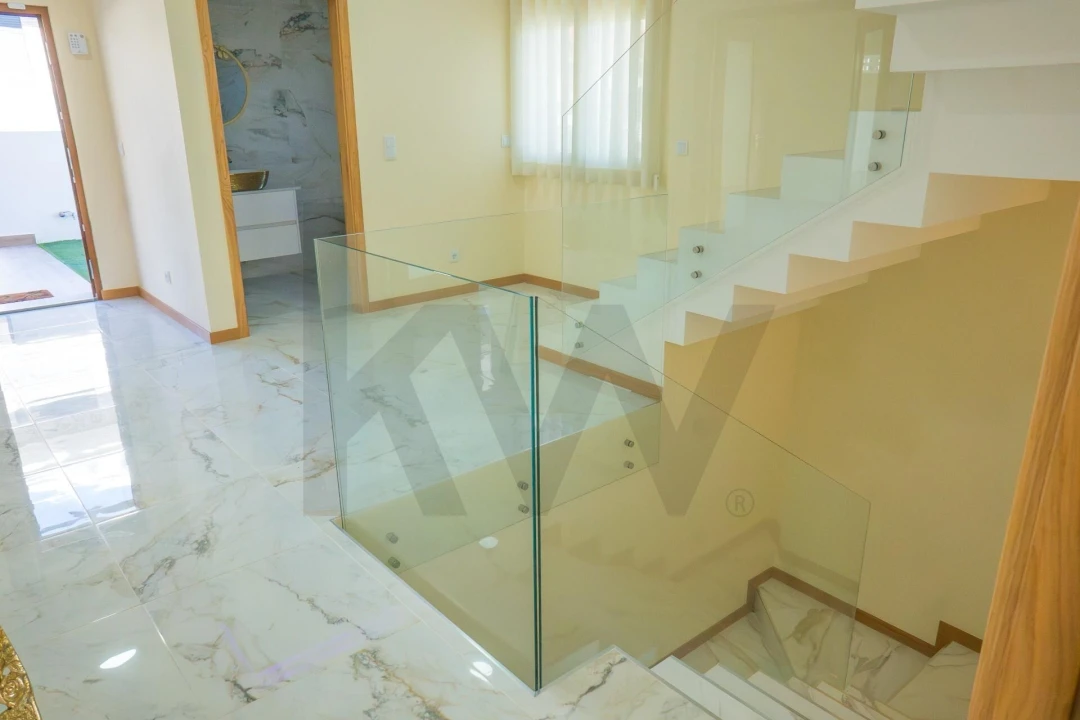 Moradia T4 para Venda em Pontinha e Famões Foto 19