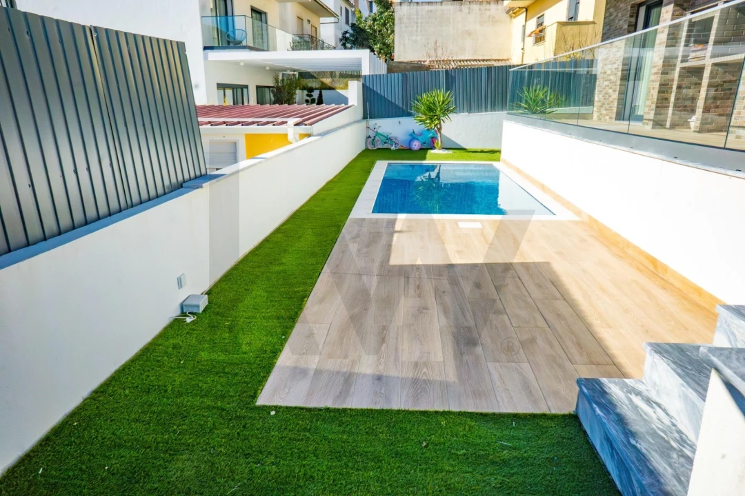 Moradia T4 para Venda em Pontinha e Famões Foto 49