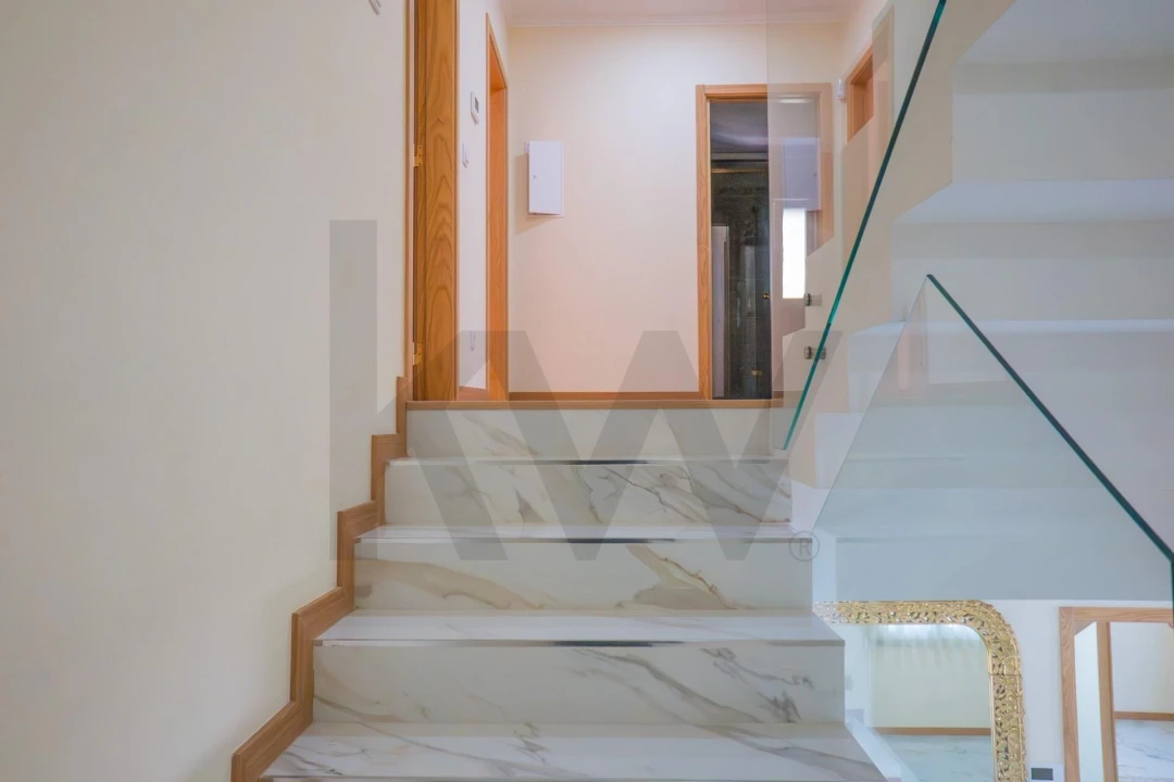 Moradia T4 para Venda em Pontinha e Famões Foto 21