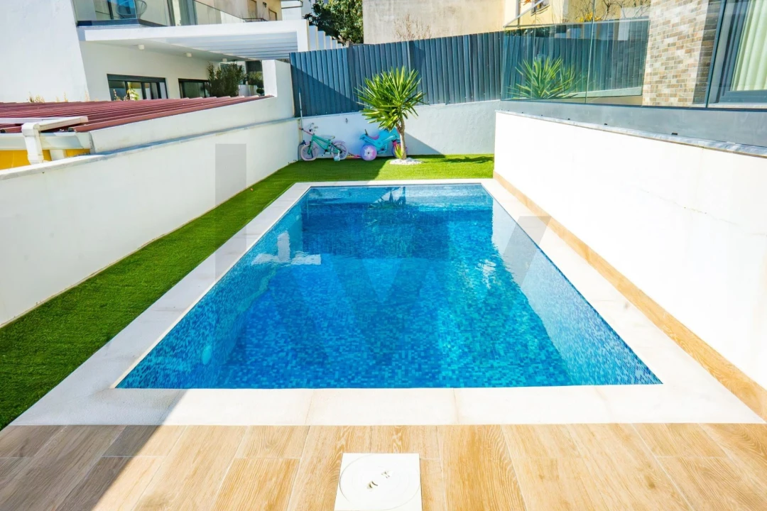 Moradia T4 para Venda em Pontinha e Famões Foto 51