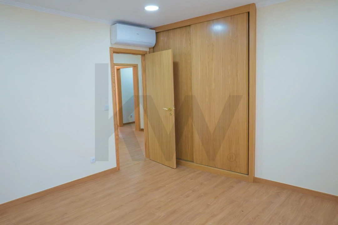 Moradia T4 para Venda em Pontinha e Famões Foto 31