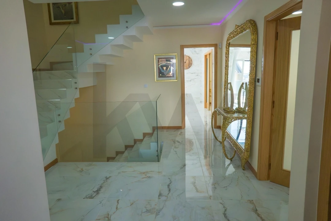 Moradia T4 para Venda em Pontinha e Famões Foto 9