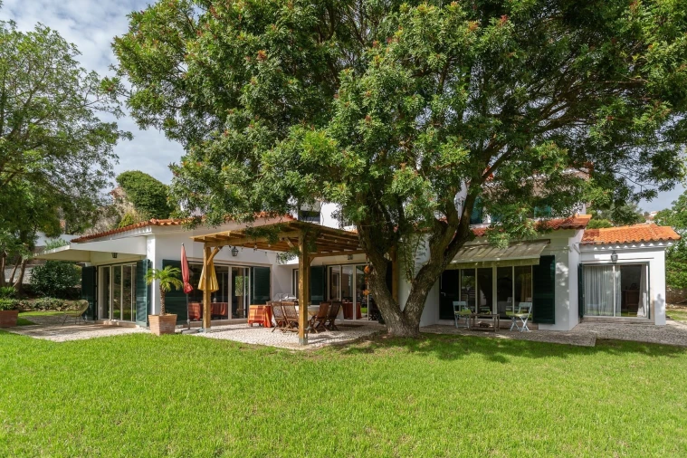 Moradia T4 para Venda em Alcabideche Foto 4