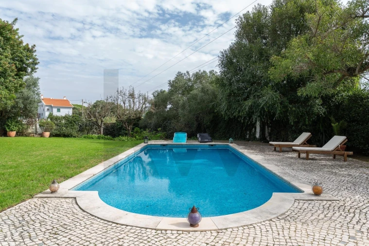 Moradia T4 para Venda em Alcabideche Foto 11