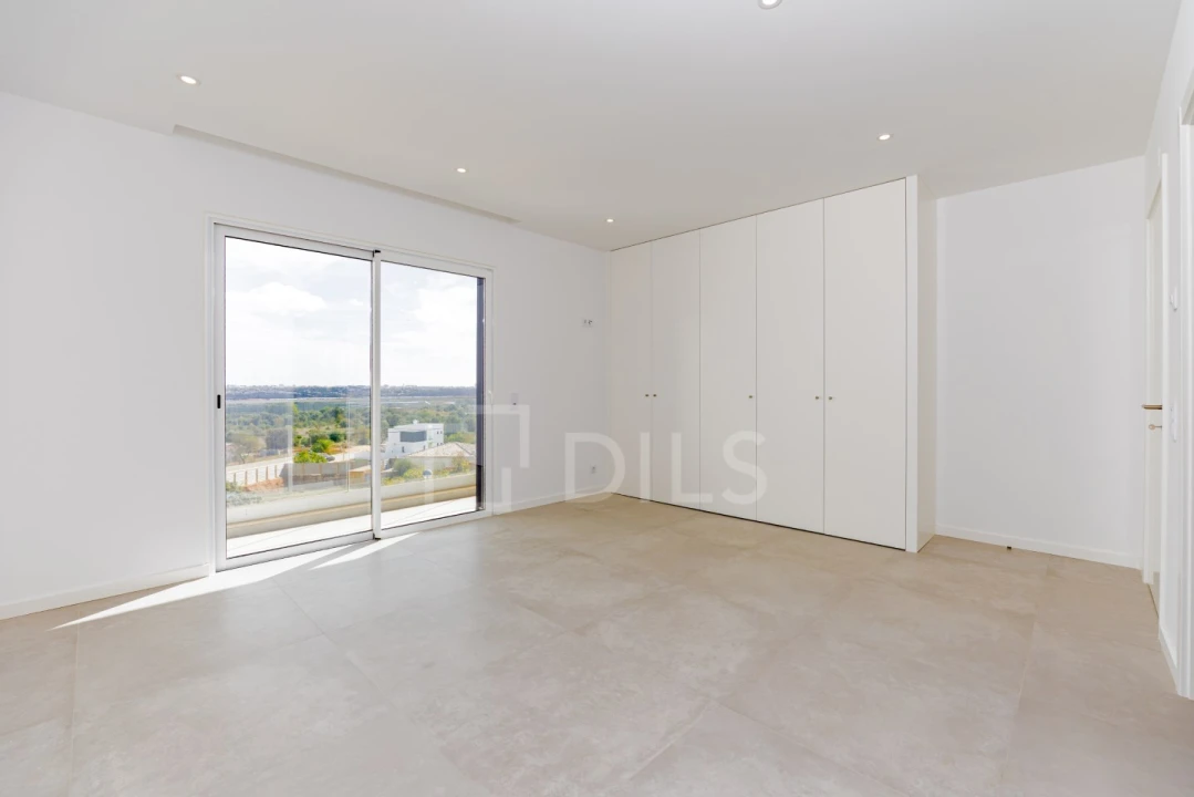 Moradia T3 para Venda em Mexilhoeira Grande Foto 8