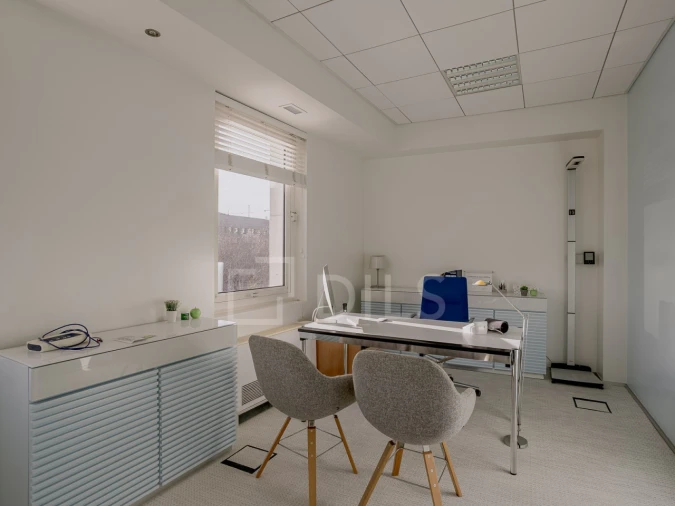 Escritório para Arrendamento em Santo António Foto 8