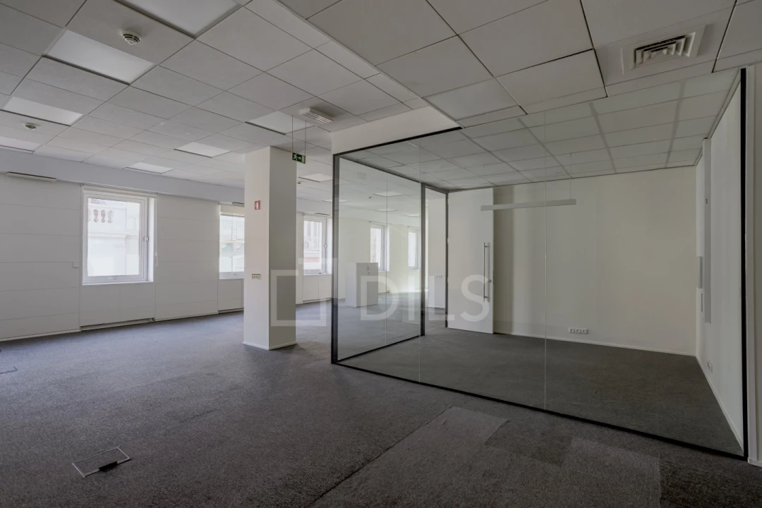 Escritório para Arrendamento em Santo António Foto 4