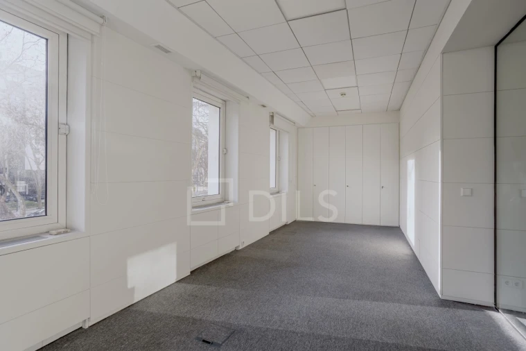 Escritório para Arrendamento em Santo António Foto 5