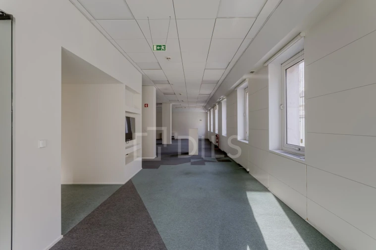 Escritório para Arrendamento em Santo António Foto 9