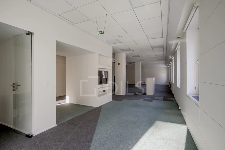 Escritório para Arrendamento em Santo António Foto 10