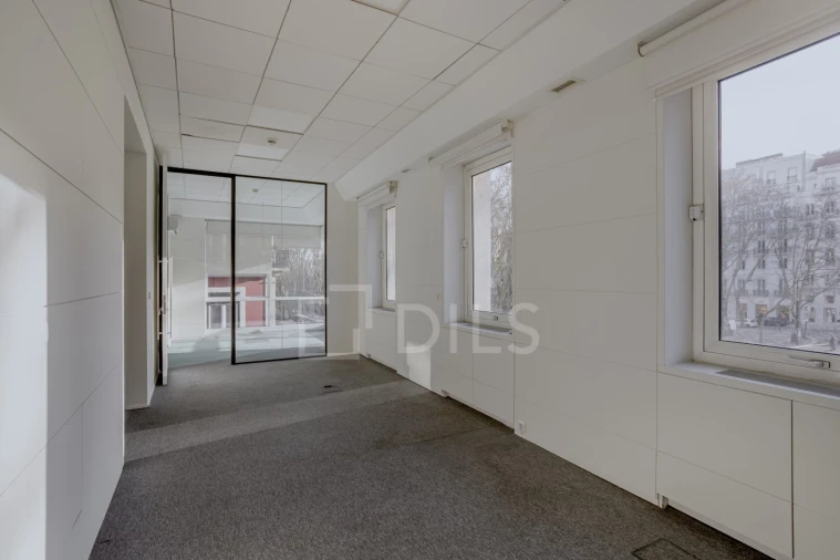 Escritório para Arrendamento em Santo António Foto 11