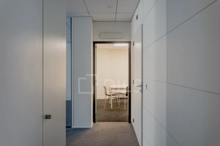 Escritório para Arrendamento em Santo António Foto 13