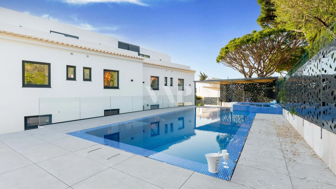 Moradia T8 para Arrendamento em Quarteira Foto 40