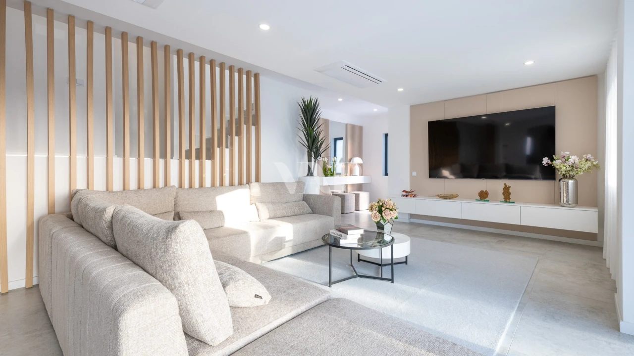 Moradia T8 para Arrendamento em Quarteira Foto 8