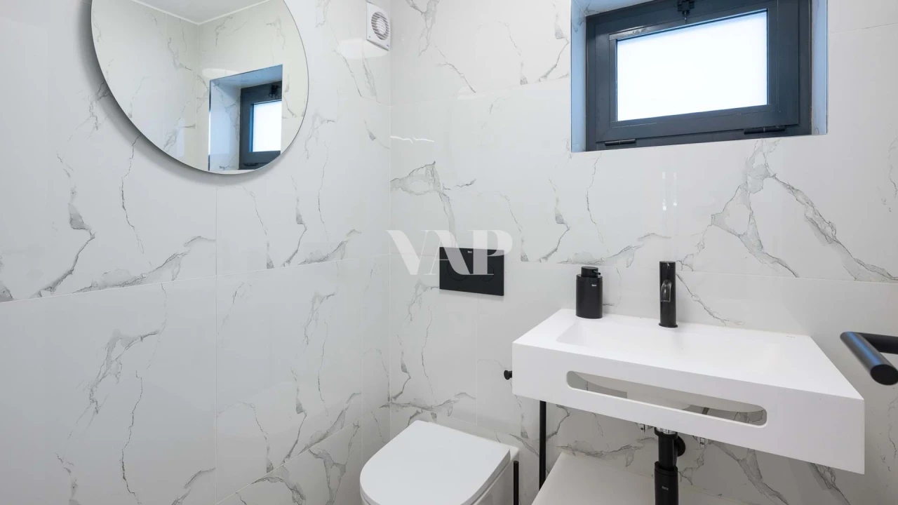 Moradia T8 para Arrendamento em Quarteira Foto 18