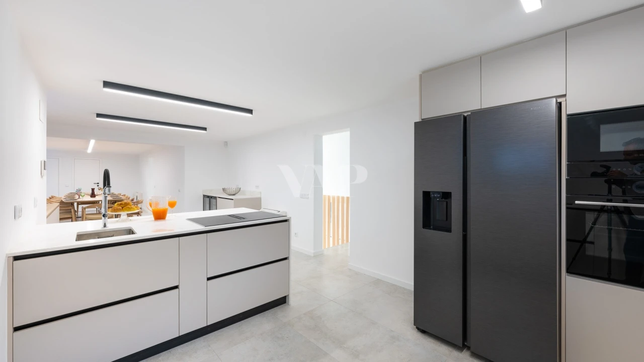 Moradia T8 para Arrendamento em Quarteira Foto 16