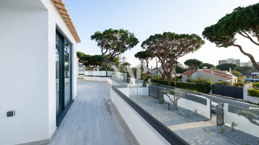 Moradia T8 para Arrendamento em Quarteira Foto 13