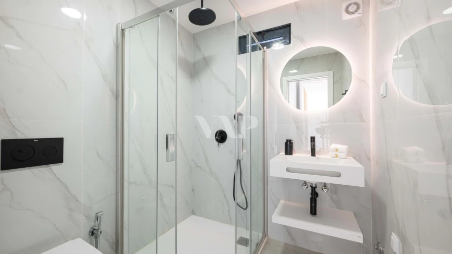 Moradia T8 para Arrendamento em Quarteira Foto 22