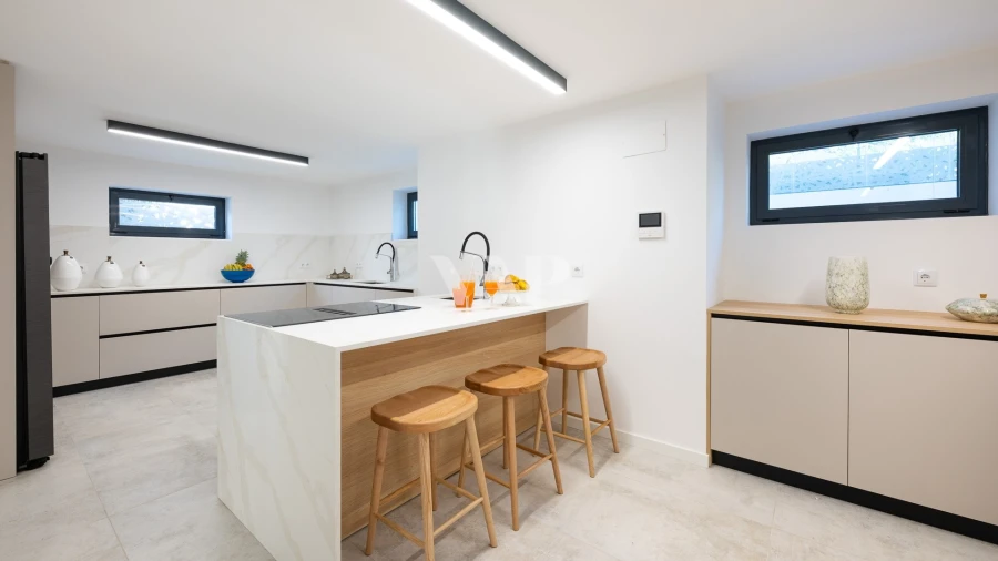 Moradia T8 para Arrendamento em Quarteira Foto 15