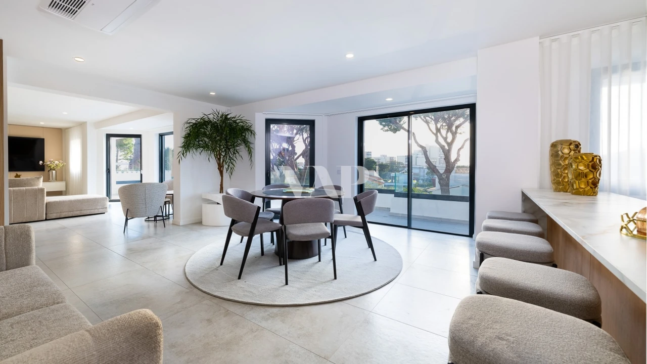 Moradia T8 para Arrendamento em Quarteira Foto 10