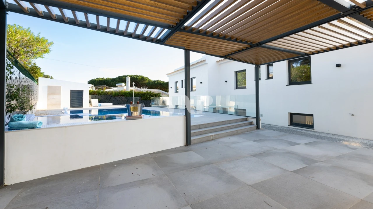 Moradia T8 para Arrendamento em Quarteira Foto 42