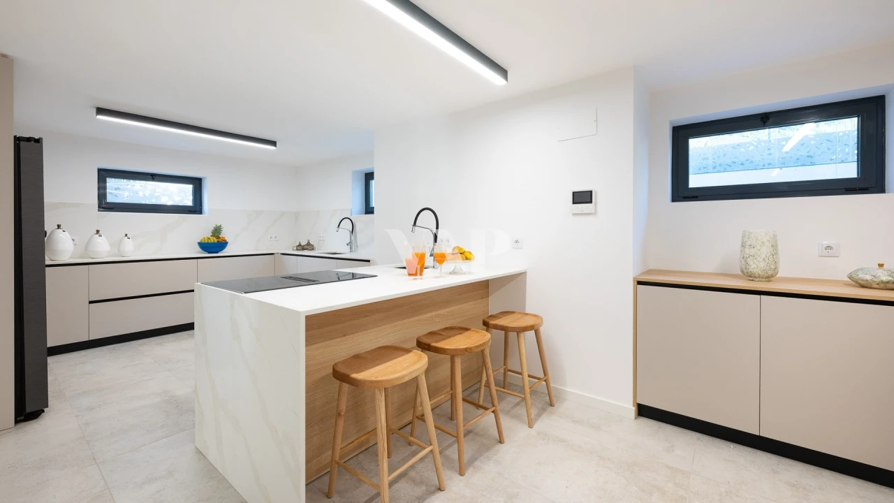 Moradia T8 para Arrendamento em Quarteira Foto 15