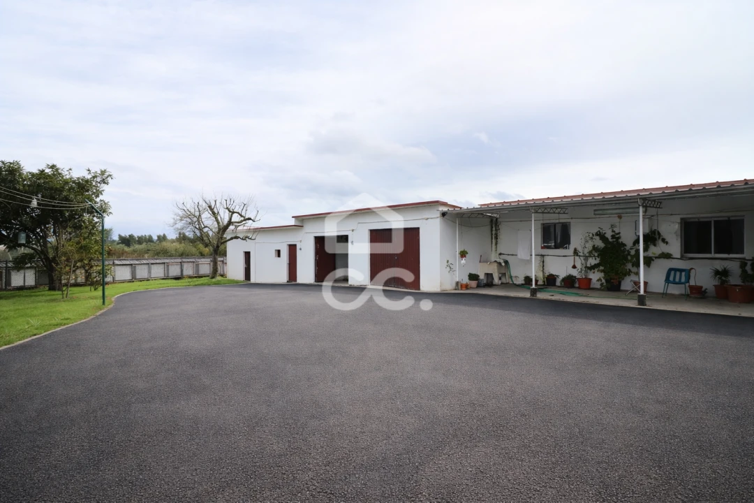 Moradia T4 para Venda em Anobra Foto 5