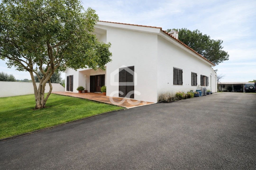 Moradia T4 para Venda em Anobra Foto 3