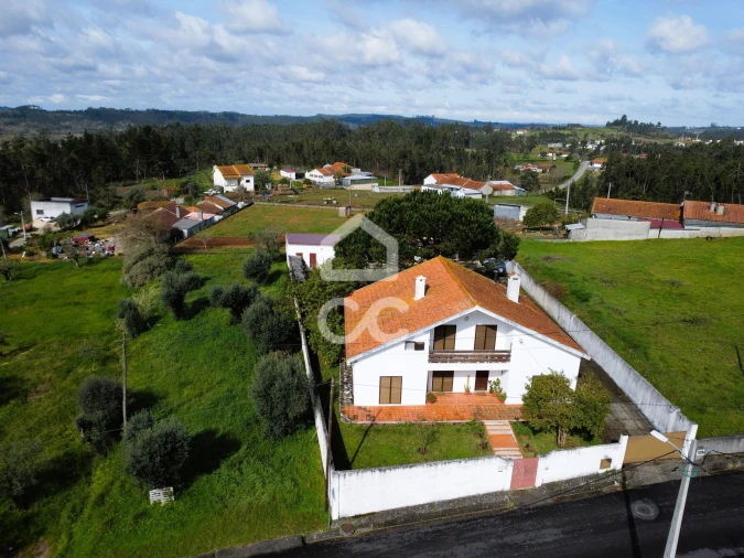 Moradia T4 para Venda em Anobra Foto 1