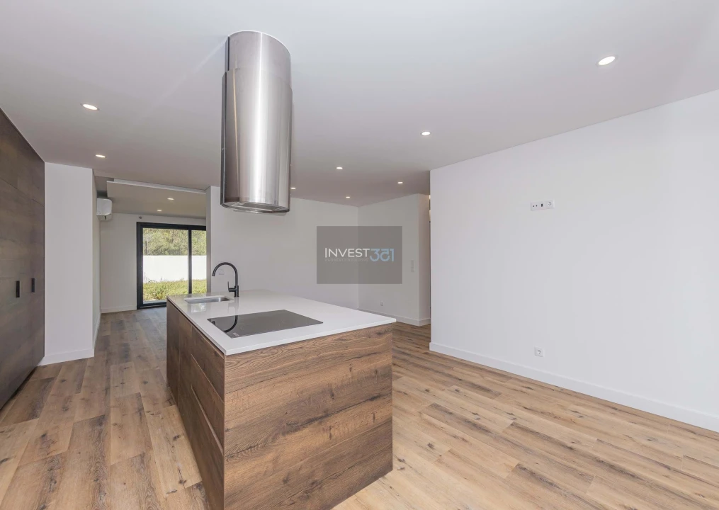 Moradia T5 para Venda em Quinta do Anjo Foto 5