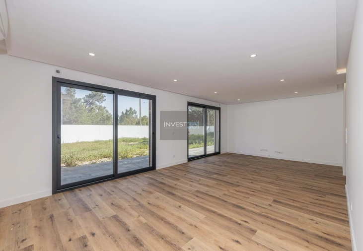 Moradia T5 para Venda em Quinta do Anjo Foto 8