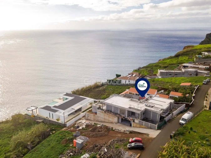 Moradia T3 para Venda em Estreito da Calheta Foto 24