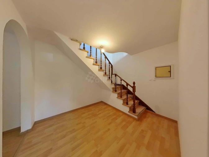 Apartamento T7 para Venda em Santo António dos Cavaleiros e Frielas Foto 1