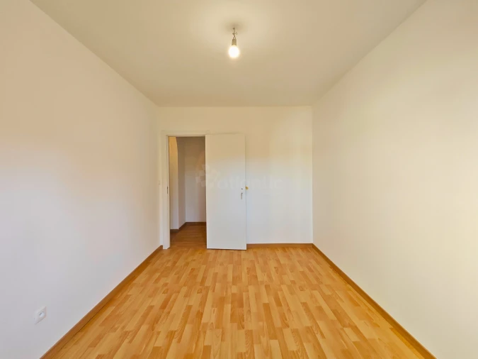 Apartamento T7 para Venda em Santo António dos Cavaleiros e Frielas Foto 13