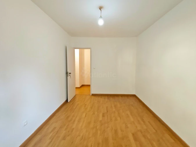 Apartamento T7 para Venda em Santo António dos Cavaleiros e Frielas Foto 23