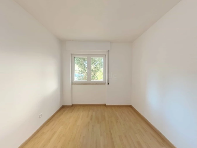 Apartamento T7 para Venda em Santo António dos Cavaleiros e Frielas Foto 2